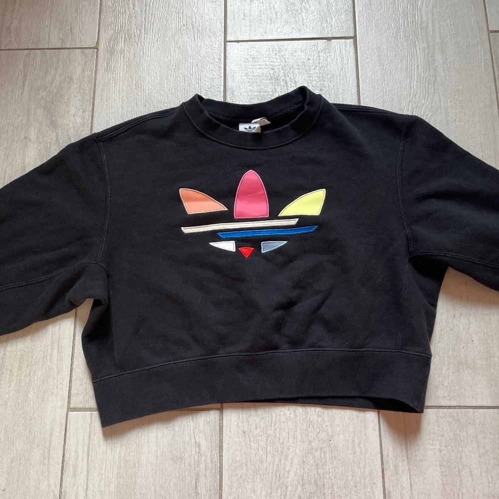 Cropped Adidas Sweatshirt